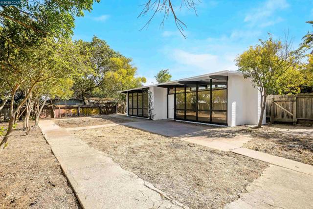 197 Carolos Drive, Pacheco CA: https://media.crmls.org/mediaz/0f403a68-1525-4bb5-970a-7d258339958b.jpg