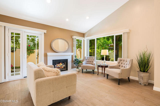1103 Catlin Street, Simi Valley CA: https://media.crmls.org/mediaz/0f410b37-96e8-4f5d-8536-77f3547b8fc8.jpg