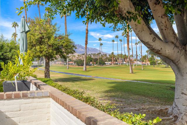 44 San Sebastian Drive, Rancho Mirage CA: https://media.crmls.org/mediaz/0f414cc4-4f79-4cb6-b7d6-bdf6f6a0566c.jpg