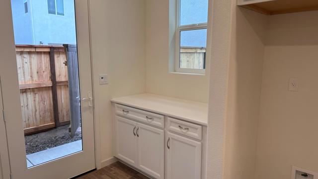 2817 Earthened Walk, Sacramento CA: https://media.crmls.org/mediaz/0f421006-3916-4bb3-89c6-baea41510413.jpg