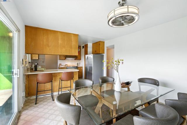 3101 61St Ave, Oakland CA: https://media.crmls.org/mediaz/0f426b35-f22c-46cb-9922-bfb1eab72acf.jpg