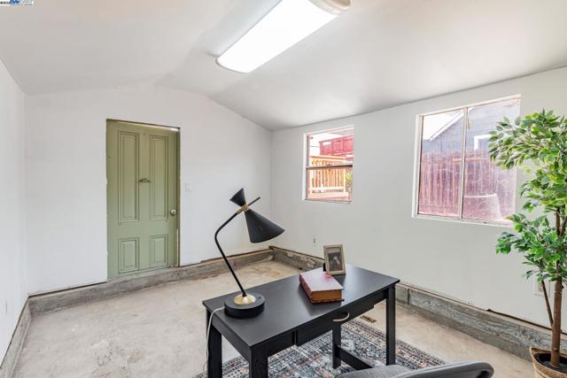 2720 Short St, Oakland CA: https://media.crmls.org/mediaz/0f4285cf-f9af-43ce-87c7-80e55ae6503b.jpg
