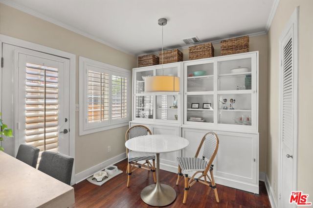 749 N Crescent Heights Boulevard, Los Angeles CA: https://media.crmls.org/mediaz/0f428f54-3982-4294-b017-a276001fae1b.jpg