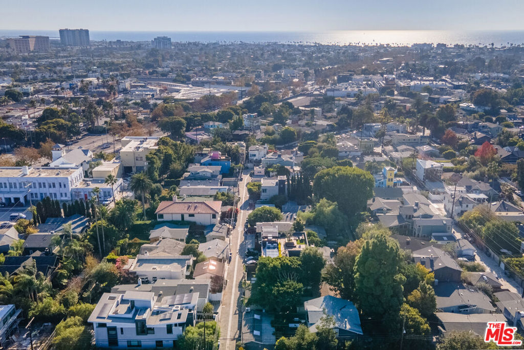 https://media.crmls.org/mediaz/0f42c315-8fec-4b14-a4df-35666099cfbc.jpg?preset=X-Large
