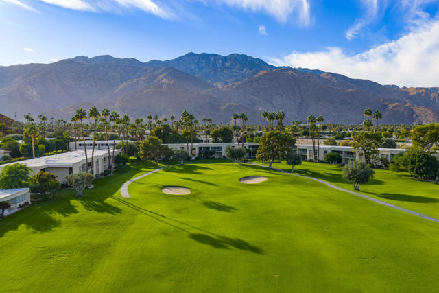 399 Desert Lakes Drive, Palm Springs CA: https://media.crmls.org/mediaz/0f42f755-9152-452d-b7e7-b126b6334be6.jpg