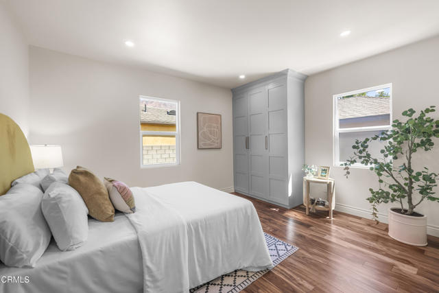 1710 N Oxford Avenue, Pasadena CA: https://media.crmls.org/mediaz/0f431e86-f79d-47dd-b563-2d5cb232f5de.jpg