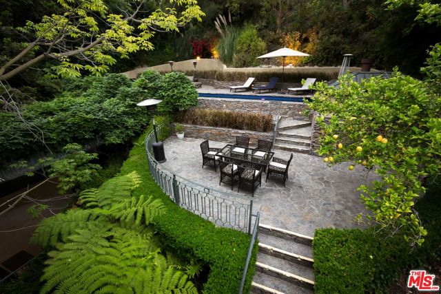 10023 Westwanda Drive, Beverly Hills CA: https://media.crmls.org/mediaz/0f4336b7-262c-4a4f-b000-d6816712ccf2.jpg