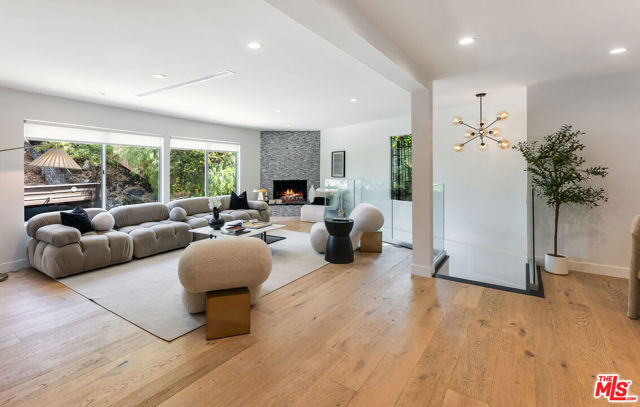 7242 Woodrow Wilson Drive, Los Angeles CA: https://media.crmls.org/mediaz/0f43408f-c258-464d-8a12-9c51c5f779a6.jpg