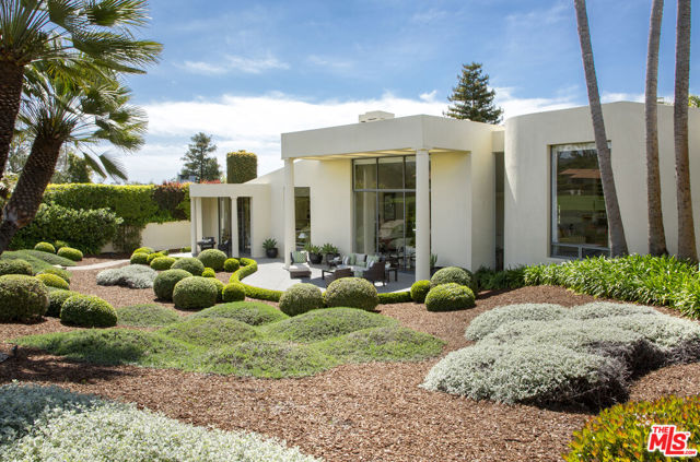 526 Crocker Sperry Drive, Montecito CA: https://media.crmls.org/mediaz/0f436723-8c8d-4f3c-bcc9-fa409232d546.jpg
