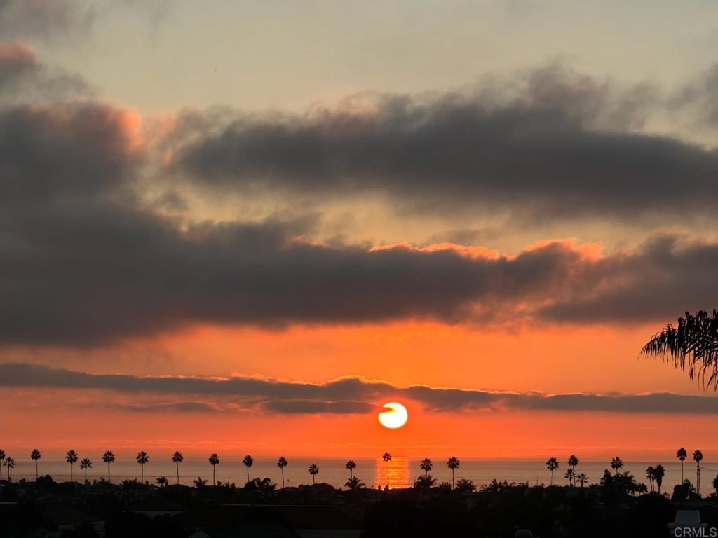 https://media.crmls.org/mediaz/0f44f925-70c3-4ce5-9af8-cd805711a473.jpg?preset=X-Large