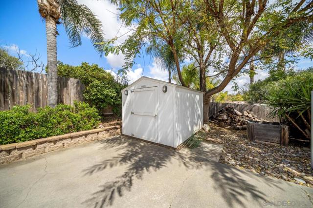 1654 Palomino Ln, Escondido CA: https://media.crmls.org/mediaz/0f4519fa-1939-4d1e-aa5a-855cb0209d1b.jpg
