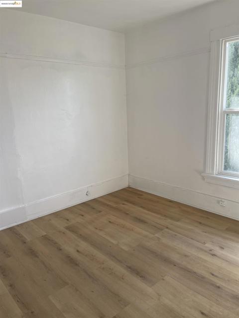 2212 17Th Ave, Oakland CA: https://media.crmls.org/mediaz/0f459387-8561-42d0-a75d-c895b8d44e2f.jpg