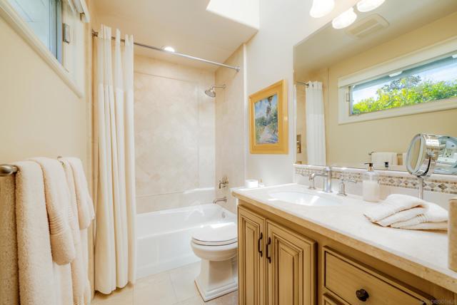 6150 La Fremontia, Rancho Santa Fe CA: https://media.crmls.org/mediaz/0f45e7d4-369d-430a-9ee8-f41485edabb3.jpg