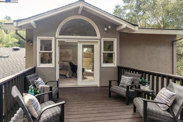 10 Easton Ct, Orinda CA: https://media.crmls.org/mediaz/0f45fdfc-1538-45e6-a9cc-2e392dc84344.jpg