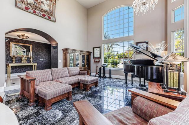 290 Bonnie Lane, Hollister CA: https://media.crmls.org/mediaz/0f46433f-6778-4ea4-8292-c4cc2e8deb49.jpg