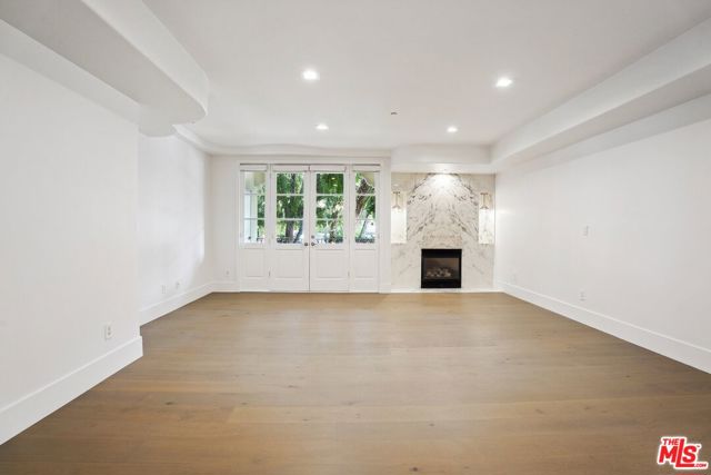 1861 Veteran Avenue, Los Angeles CA: https://media.crmls.org/mediaz/0f469fda-a0c2-4825-a424-c89329f5a90d.jpg