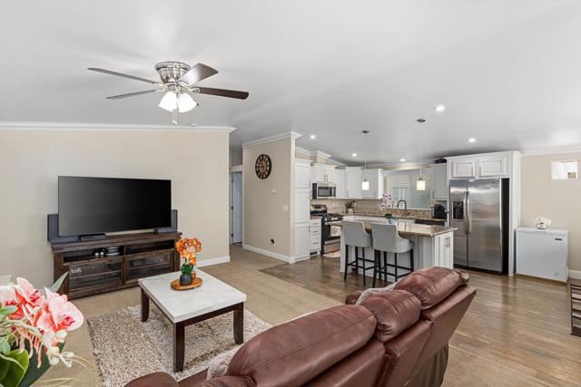 Detail Gallery Image 11 of 45 For 2700 E Valley Pkwy #64,  Escondido,  CA 92027 - 3 Beds | 2 Baths