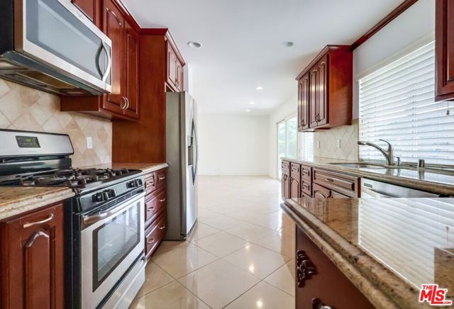 687 Mount Carmel Drive, Claremont CA: https://media.crmls.org/mediaz/0f47163d-9757-45ab-a791-55c5de370438.jpg