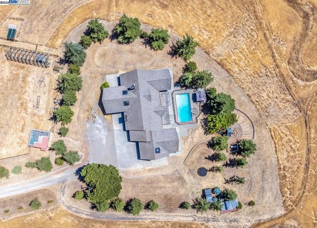 8191 Highland Rd, Livermore CA: https://media.crmls.org/mediaz/0f471afe-8c25-4f72-8781-61c608dee4da.jpg
