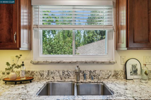 1560 Gilboa Dr, Walnut Creek CA: https://media.crmls.org/mediaz/0f477a0e-9566-4f5a-b067-ad3cb8c38a39.jpg