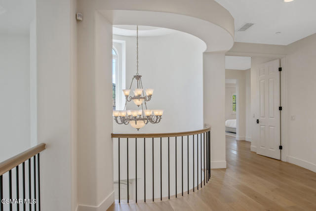 1615 Vista Oaks Way, Westlake Village CA: https://media.crmls.org/mediaz/0f484747-75b5-4e99-8f6e-2266656016d4.jpg