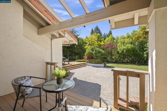 709 Liquidamber Pl, Danville CA: https://media.crmls.org/mediaz/0f486207-0b95-451b-b62f-3fc625641797.jpg