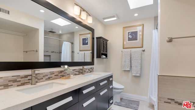 1434 Greenfield Avenue, Los Angeles CA: https://media.crmls.org/mediaz/0f48a6e6-c619-4ba7-ba1a-24592a0f6eb6.jpg