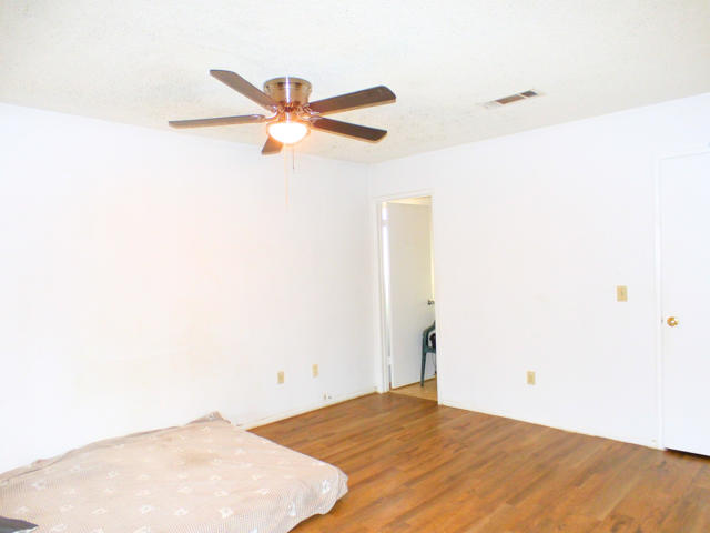 13547 Caliente Drive, Desert Hot Springs CA: https://media.crmls.org/mediaz/0f48d6b7-fd23-4d1b-93a7-ef18cfa415dc.jpg