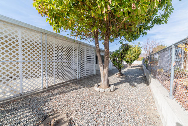 43378 Nola Street, Hemet CA: https://media.crmls.org/mediaz/0f48f2cb-63f0-4984-915e-c398548c1d42.jpg