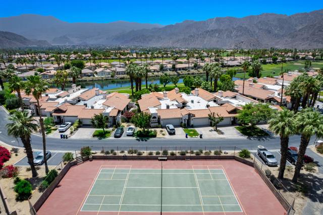 78038 Calle Norte, La Quinta CA: https://media.crmls.org/mediaz/0f490037-1b1f-4ee6-bfd5-88a9c77efb7a.jpg