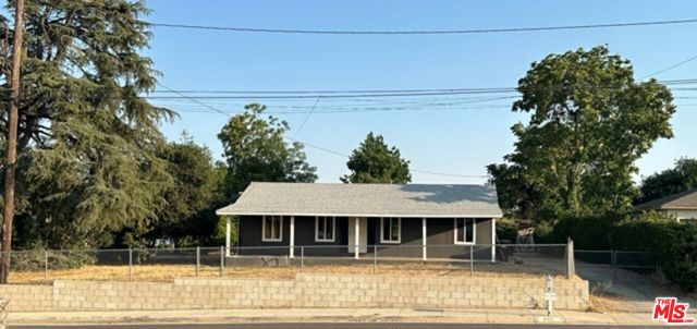 499 E 12th Street, Beaumont CA: https://media.crmls.org/mediaz/0f496863-4050-4e1f-802e-e3e1a799881d.jpg