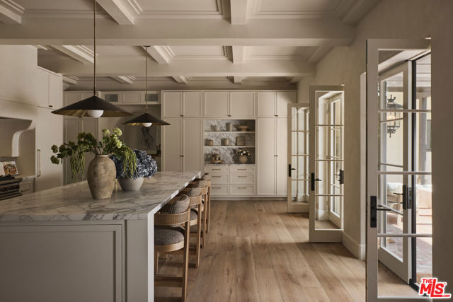 624 N Arden Drive, Beverly Hills CA: https://media.crmls.org/mediaz/0f4a2cbb-9fdb-4805-8f3d-764a0a0350f8.jpg