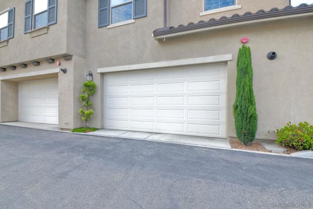 1097 Delpy View Point, Vista CA: https://media.crmls.org/mediaz/0f4a2e0a-3d3b-44d8-8cc3-20db0a299498.jpg