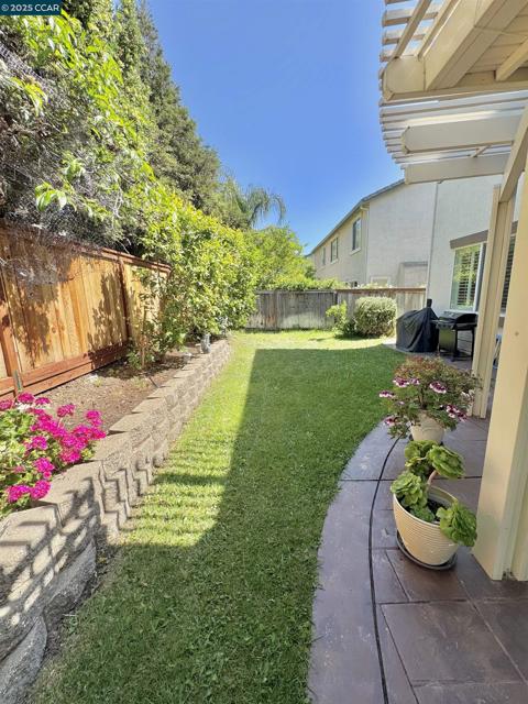 5114 Rasmussen Way, Fairfield CA: https://media.crmls.org/mediaz/0f4ac8da-f1c7-4c2e-9ae4-5f4ecf7ef63e.jpg