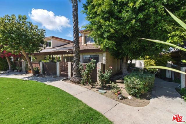 8333 Columbus Avenue, North Hills CA: https://media.crmls.org/mediaz/0f4b2674-df88-4404-801e-147b4467f343.jpg
