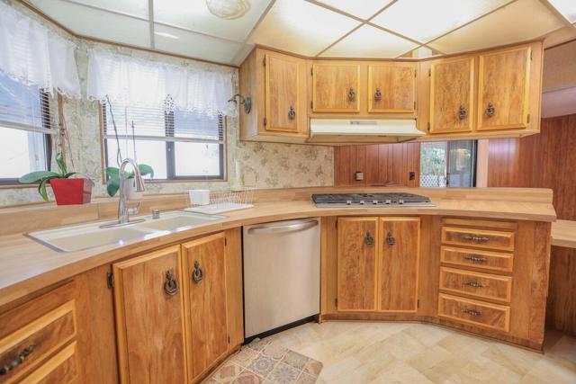 33321 Laura Drive, Thousand Palms CA: https://media.crmls.org/mediaz/0f4b38d0-0b0f-4484-ab41-b82b62cc805e.jpg