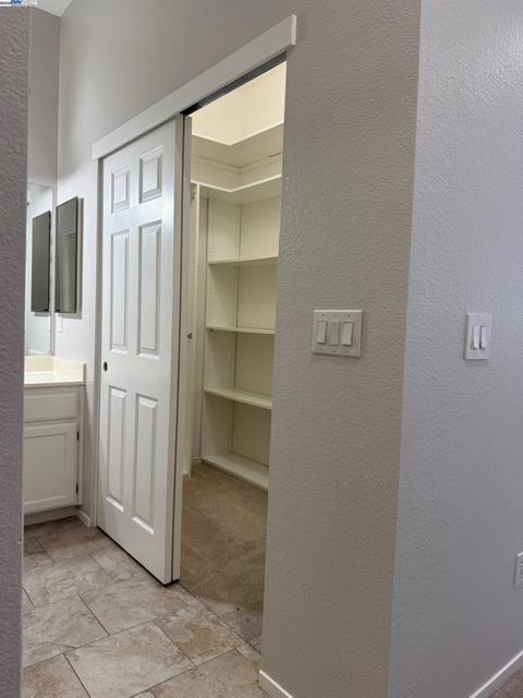 1230 Sutter Creek Ln, San Ramon CA: https://media.crmls.org/mediaz/0f4bf6c6-4aff-4195-916f-3150bd8db111.jpg