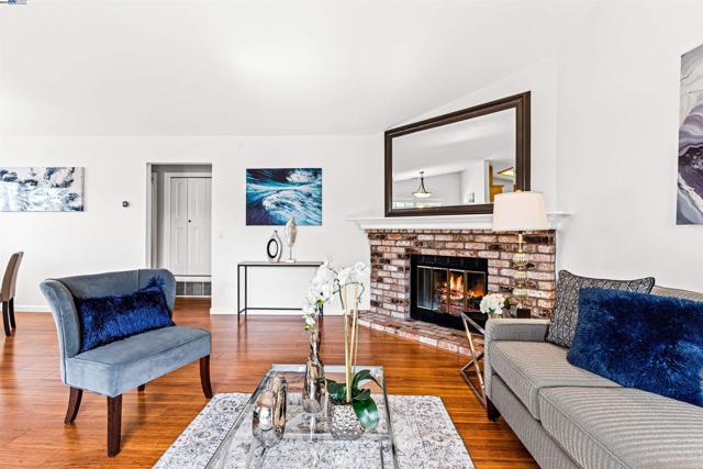 129 Ray St, Pleasanton CA: https://media.crmls.org/mediaz/0f4c0f49-b4e7-401f-898e-2061e33c979d.jpg