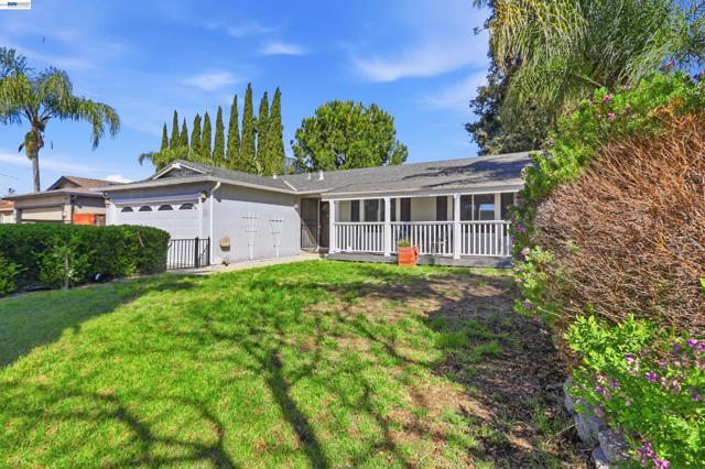 Image 2 of 39 For 4972 Minas Dr