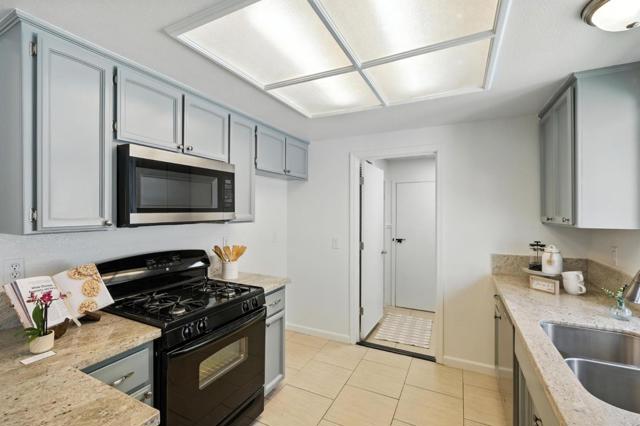 9345 Ivydale Circle, Elk Grove CA: https://media.crmls.org/mediaz/0f4cec3e-175c-4c27-843d-759539b97b5a.jpg
