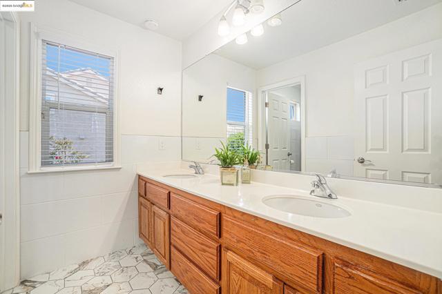 5235 Ramsdell Ct, Antioch CA: https://media.crmls.org/mediaz/0f4e80bc-a784-45c3-9e5d-87d8956ff1a9.jpg