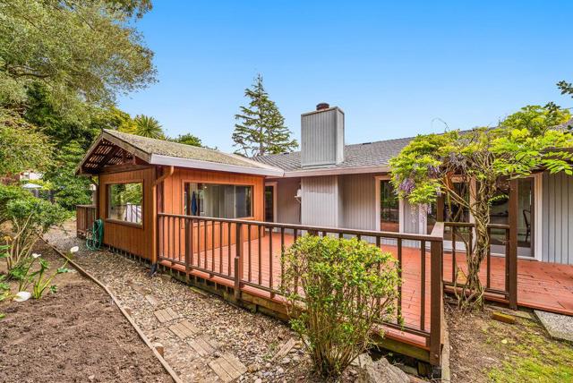 1435 Dolphin Drive, Aptos CA: https://media.crmls.org/mediaz/0f4ef2cb-91b4-4756-989c-45c52124a852.jpg