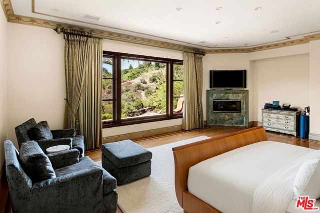6 Bed Home for Sale in Beverly Hills, California