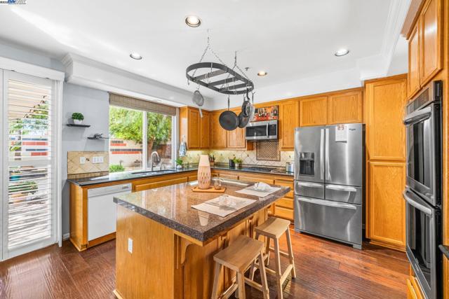 635 Eliot Dr, Livermore CA: https://media.crmls.org/mediaz/0f4fbdd5-aef1-4594-ad65-a0aae1641135.jpg