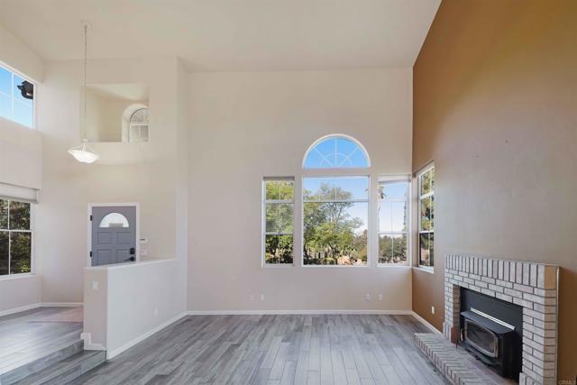 2173 Twisted Oak Ln Lane, Alpine CA: https://media.crmls.org/mediaz/0f4fc0d3-d394-4929-9c85-60362146750c.jpg