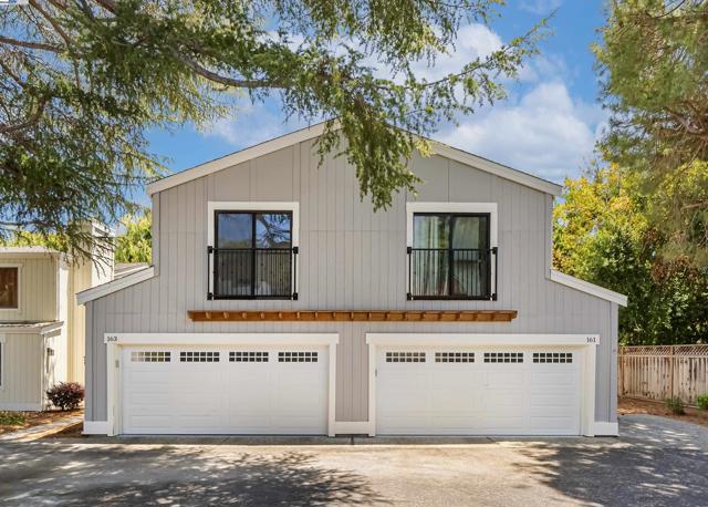 163 Gladys Ave, Mountain View CA: https://media.crmls.org/mediaz/0f5035f6-7177-4751-b086-a32538f76e5e.jpg