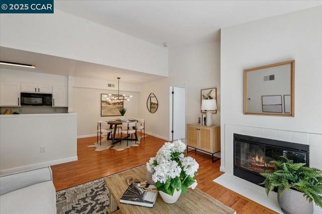 115 Reflections Dr, San Ramon CA: https://media.crmls.org/mediaz/0f5071da-cf38-4771-bfe1-c63d5781946d.jpg