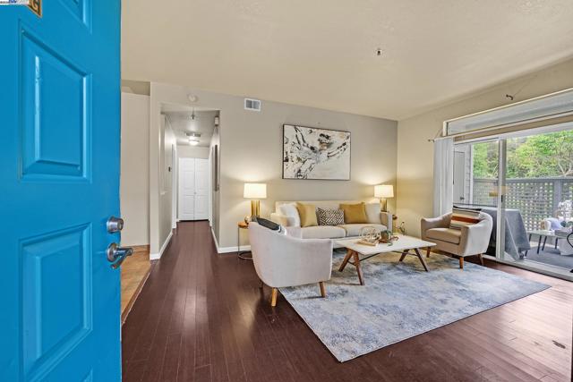 205 Dursey Dr, Pinole CA: https://media.crmls.org/mediaz/0f50e659-3040-4ede-96fa-d86038825720.jpg