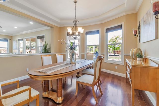 548 Wycombe Ct, San Ramon CA: https://media.crmls.org/mediaz/0f50e946-4f8d-4a8d-9c9e-e5668d8fc394.jpg