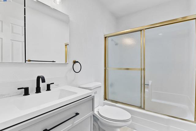 3481 Michael Pl, Bay Point CA: https://media.crmls.org/mediaz/0f50ecc2-1078-456d-9b49-b8768c4c3619.jpg
